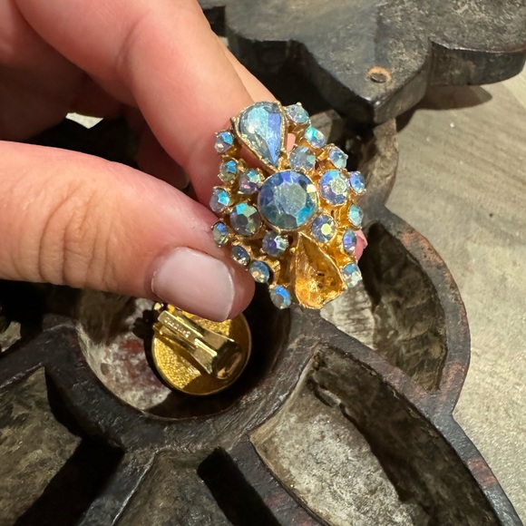 Vintage gold tone Aurora Borealis adjustable size ring - Picture 3 of 15